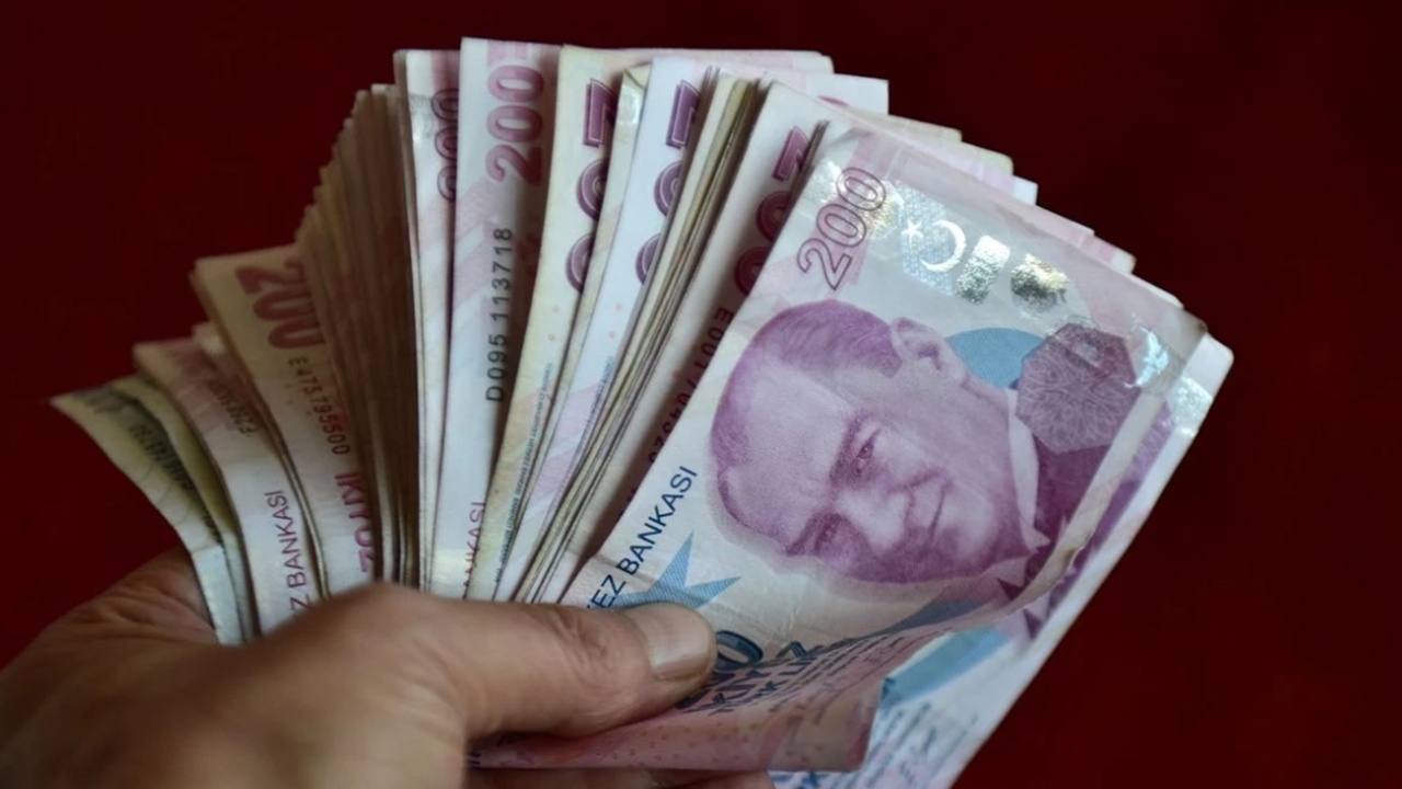 İhtiyaç Kredisi Faizleri Geriledi! 250 Bin TL İçin En Uygun Oranlar ve Güncel Geri Ödeme Tabloları