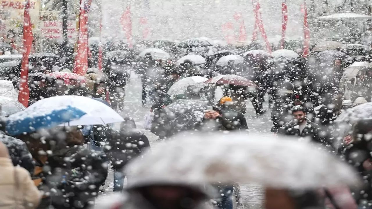 Kar İstanbul’un kapısına dayandı! Meteoroloji’den Lapa lapa kar geliyor duyurusu