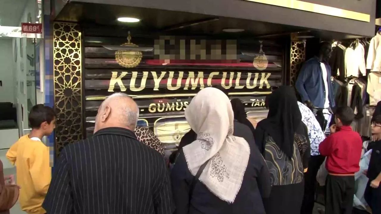 Altınları Toplayıp Kayboldu, Vitrindeki Takılar İmitasyon Çıktı
